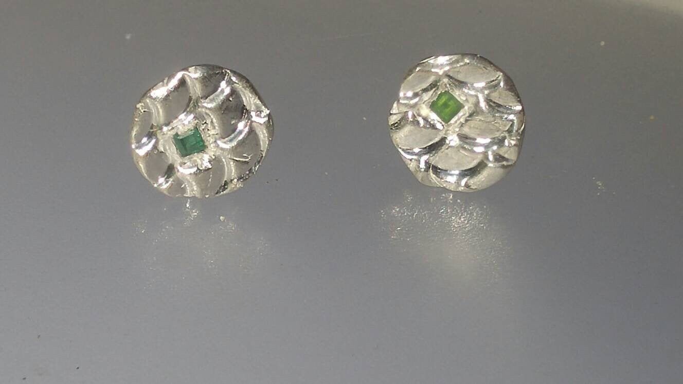Emerald Stud Earrings Scales Circle Fine Silver 14kt - Gems by Gigi