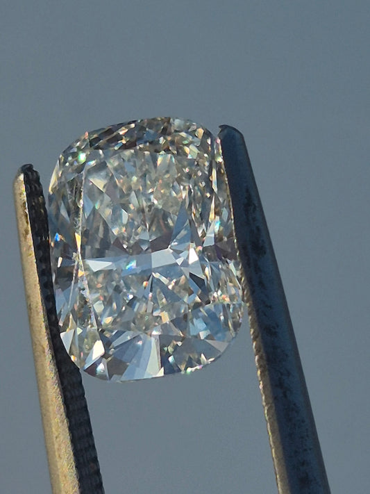 3.03ct Cushion Brilliant Lab-Grown Diamond, Traditional Cut — G/VS1