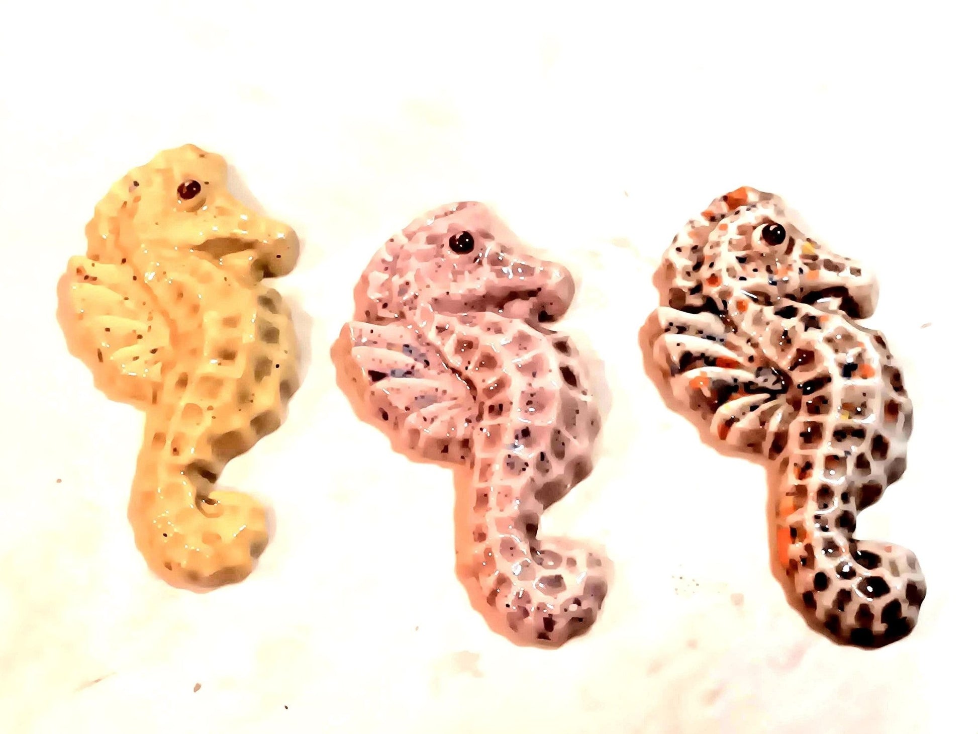 Unique ceramic mini wall art, Seahorse Set, Ceramic, Wall hanging, Tile wall art, Beach décor, Clay - Gems by Gigi